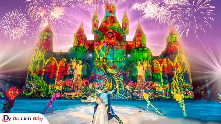 Biểu diễn Tata Show hoành tráng với công nghệ 3D mapping và pháo hoa tại VinWonders Nha Trang