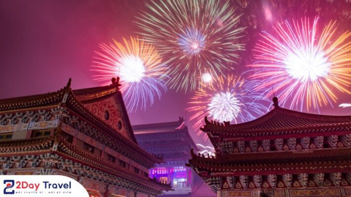 Nếu đến Đài Loan vào đúng dịp lễ Quốc Khánh, bạn sẽ được chào đón bằng những màn pháo hoa vô cùng rực rỡ