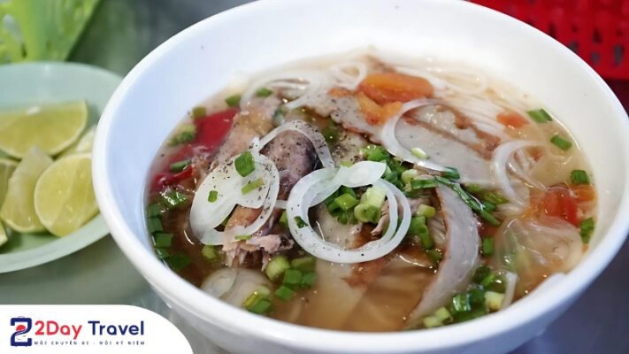 Quán Bún Cá Lá Dầm Cây Bàng – Một Chút Gì Đó Rất “Nha Trang”