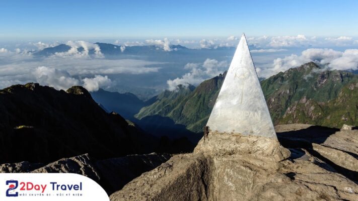 Đỉnh Fansipan – Nóc nhà của Tây Bắc hùng vĩ