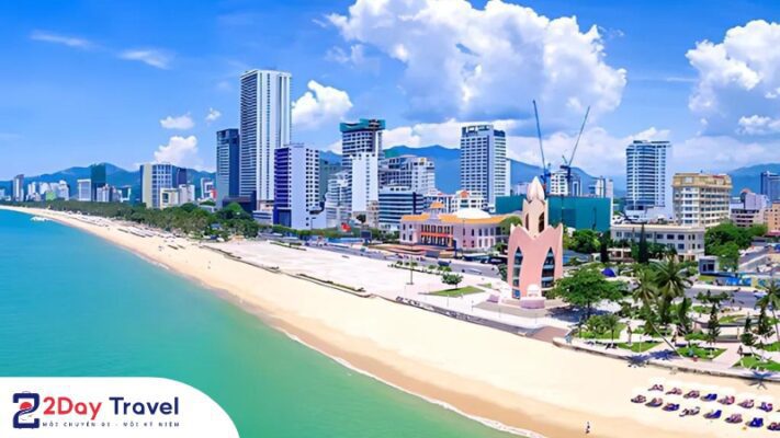 Bãi biển dài và bờ cát trắng của Nha Trang luôn là sự lựa chọn lý tưởng đối với du khách và người dân điạ phương