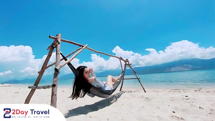 Điệp Sơn – Dốc Lết nổi tiếng với con đường trên biển độc đáo tại Việt Nam