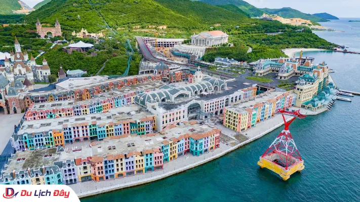 Toàn cảnh siêu tổ hợp mua sắm giải trí Vinpearl Harbour sầm uất bên bờ biển