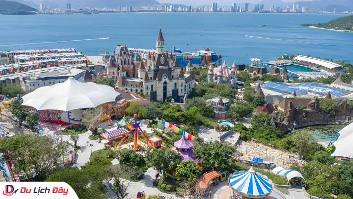 Toàn cảnh lâu đài châu Âu nguy nga tại khu vui chơi Vinwonders Nha Trang