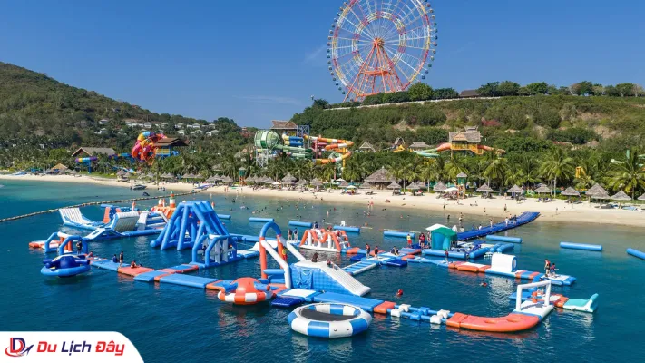 Khu vui chơi vịnh phao nổi khổng lồ trên biển xanh tại Vinpearl Nha Trang