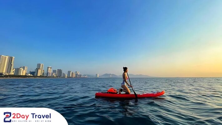 Nên mặc quần áo thoải mái, không thấm nước và dễ dàng chuyển động