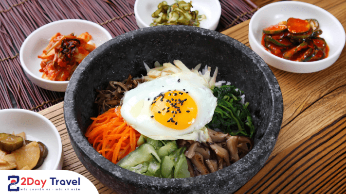 Bibimbap - Món ăn nổi tiếng ở nhà hàng địa phương
