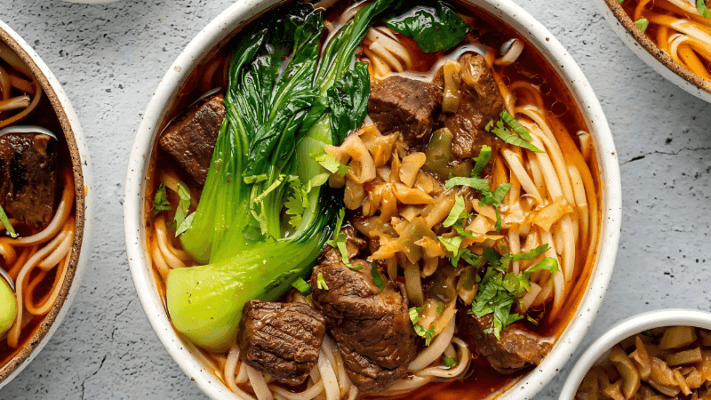 Thưởng thức ẩm thực mì bò Đài Loan