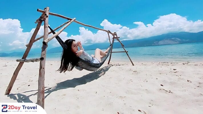 Thư Giãn Tại Bãi Biển Dốc Lết