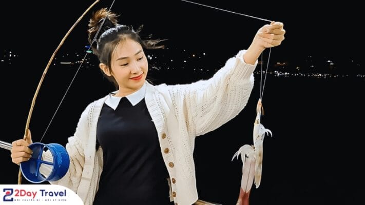 Hòa mình vào cuộc sống biển cả và trải nghiệm cảm giác thú vị khi bắt được những chú mực tươi ngon