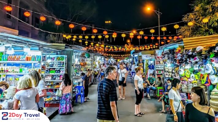 Khám phá các khu bán đặc sản, vật phẩm địa phương
