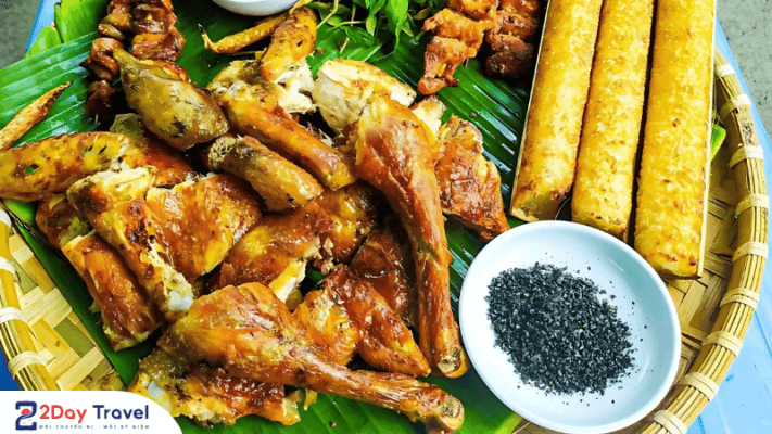 Bon Langbiang - Gà nướng cơm lam