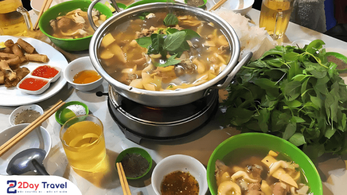 Lẩu gà lá é Tao Ngộ