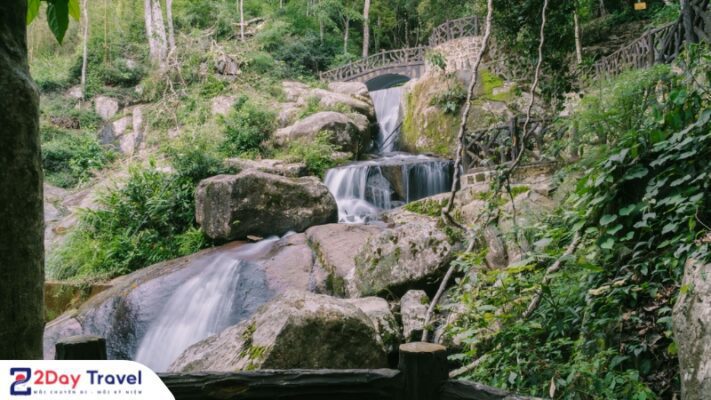 Hoạt động du lịch tại Khu du lịch rừng thông núi voi