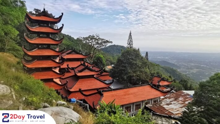 Núi Chúa - nơi linh thiêng huyền bí