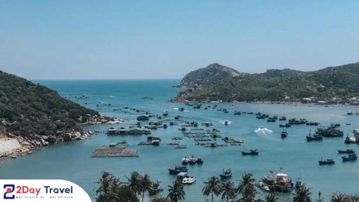 Vịnh Vĩnh Hy - nơi biển xanh cát trắng