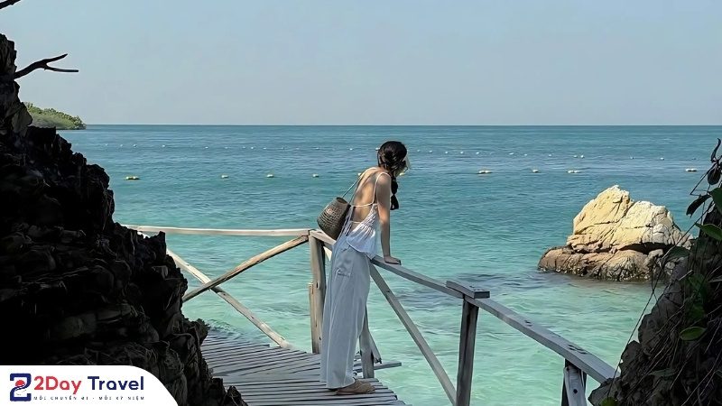 Check-in bên bờ biển trong xanh tại Vịnh Vĩnh Hy – điểm đến nổi bật khi du lịch Ninh Thuận