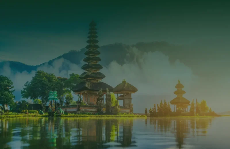 Từ trên cao nhìn xuống, Hallsatt vào hè thu hút với màu xanh