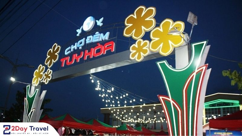 Chợ đêm Tuy Hòa – Thiên đường ẩm thực Phú Yên về đêm, nơi hội tụ tinh hoa ẩm thực đường phố.