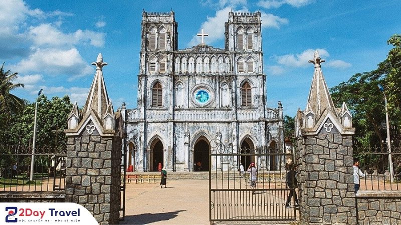 Nhà thờ Mằng Lăng Phú Yên – Tuyệt tác kiến trúc Gothic cổ kính giữa lòng miền Trung