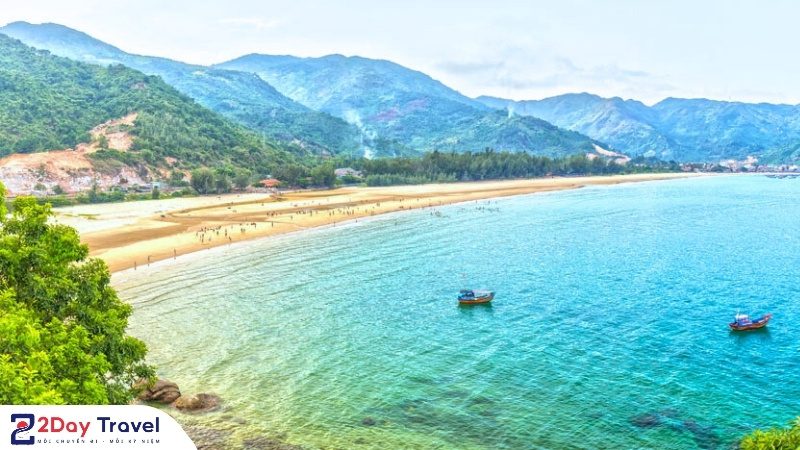 Bãi biển Đại Lãnh – thiên đường biển xanh mát và yên bình ở Nha Trang.
