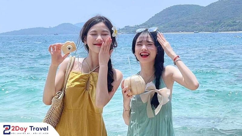 Check-in vui nhộn cùng bạn thân giữa biển trời Nha Trang trong chuyến đi 3 đảo.