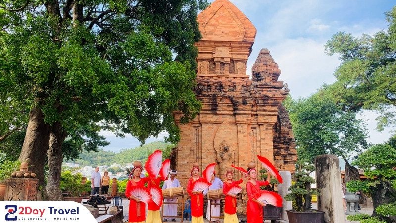 Lễ hội Tháp Bà Ponagar – Di sản văn hóa Chăm đặc sắc tại Nha Trang