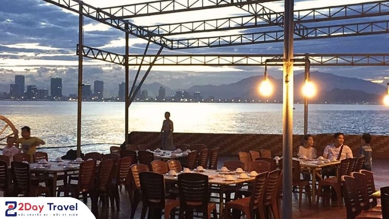 Tiệc BBQ ngoài trời – Ngồi bên bãi biển lộng gió, nhâm nhi món nướng thơm lừng – chẳng còn gì chill hơn thế !