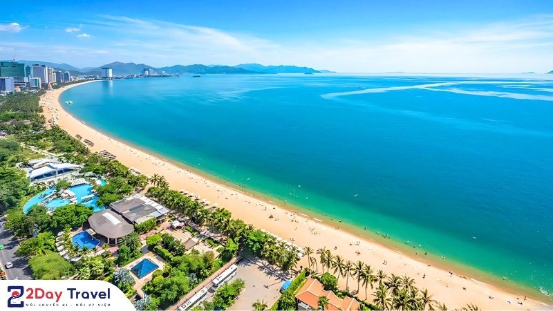 Vịnh biển Nha Trang, một trong những vịnh biển đẹp nhất thế giới.