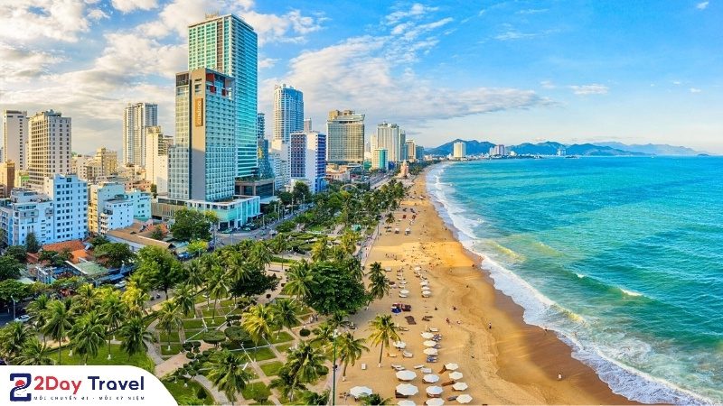 Có nên đi du lịch Nha Trang? Thành phố biển đẹp, nhiều tour đảo, dịch vụ hấp dẫn.