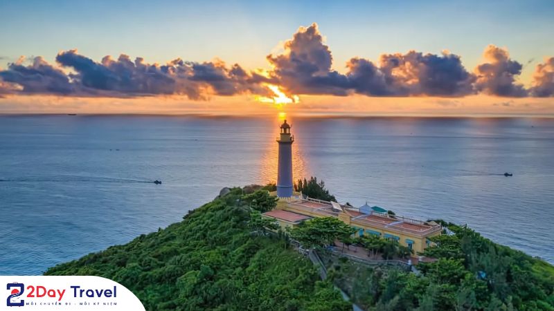 Nên đi du lịch Quy Nhơn hay Phú Yên? So sánh cực chi tiết!