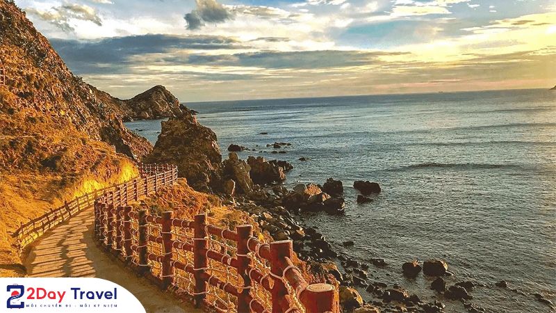 Nên đi du lịch Quy Nhơn hay Phú Yên? So sánh cực chi tiết!