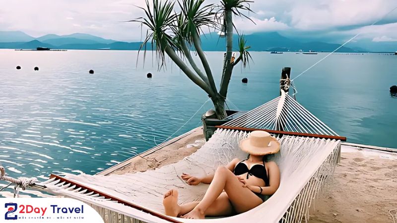 Bầu không khí trong lành biển xanh cát trắng