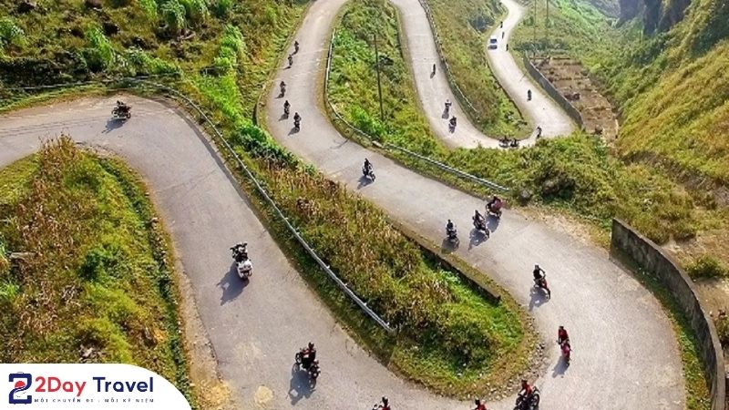 Con đường Hạnh Phúc quanh co qua khe núi