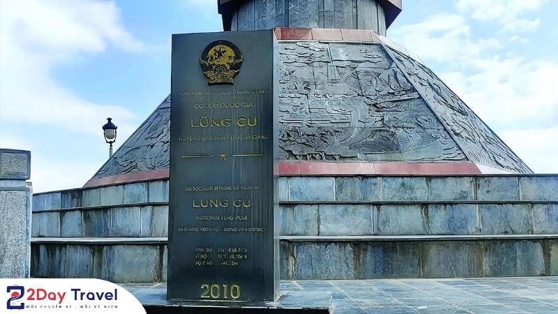 Check-in tại Cột cờ Lũng Cú