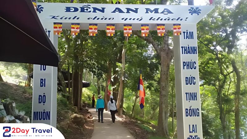 Di chuyển đến Đền An Mạ - cổng chào