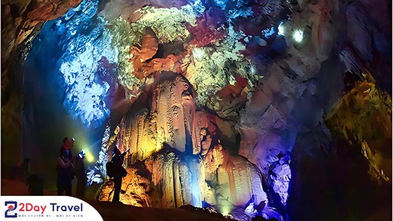 Vẻ đẹp huyền bí của kỳ quan tự nhiên - động Ngườm Ngao