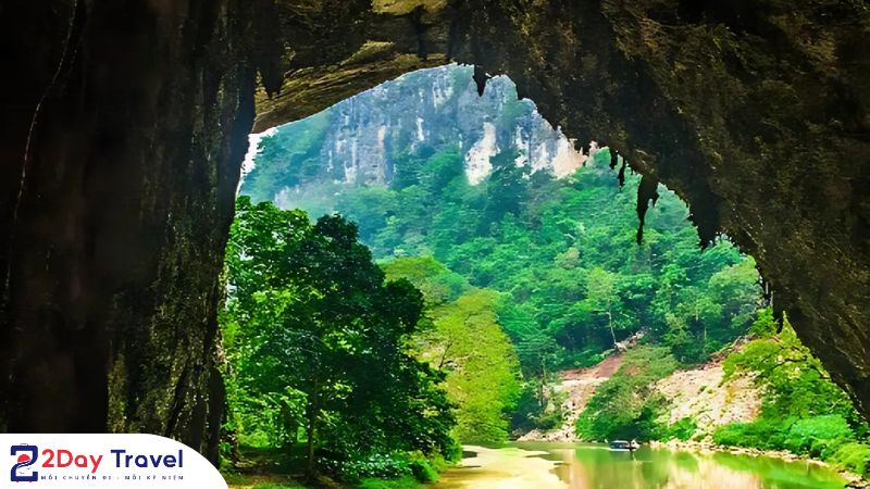 Check-in tại cửa Động Puông