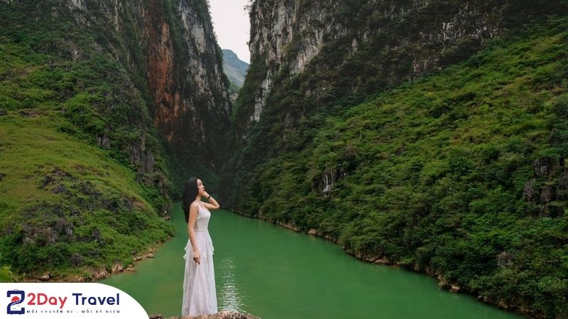 Check-in tại hẻm vực Tu Sản