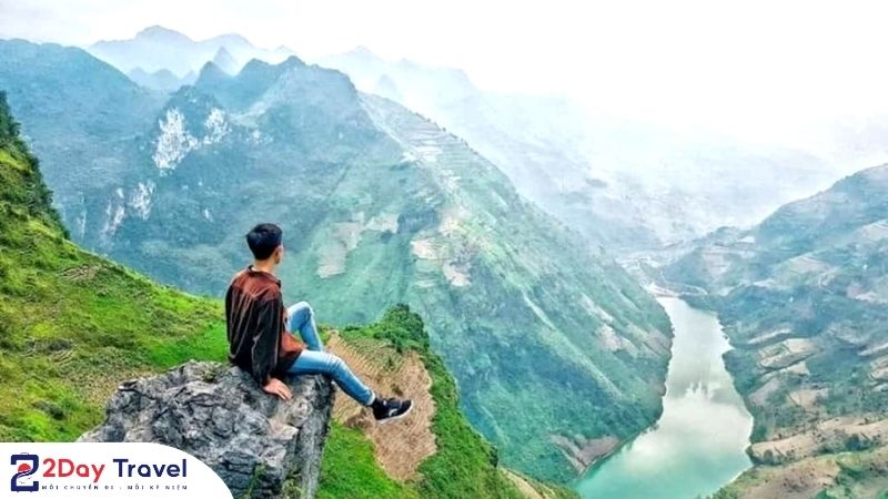 Góc nhìn ấn tượng từ vách hẻm vực Tu Sản
