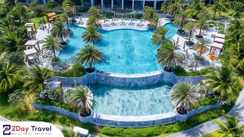 Hồ bơi Mövenpick Resort Cam Ranh