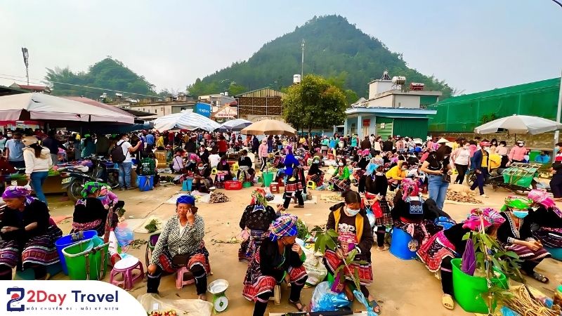 Không gian tại phiên chợ dân tộc