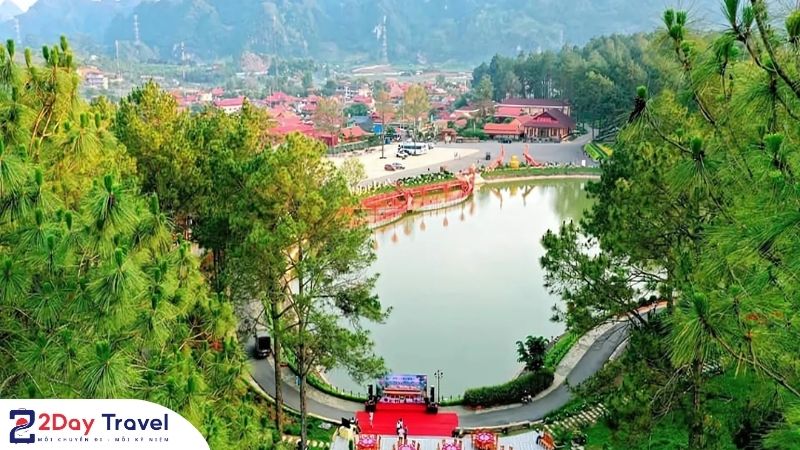 Tham quan hồ nước tự nhiên