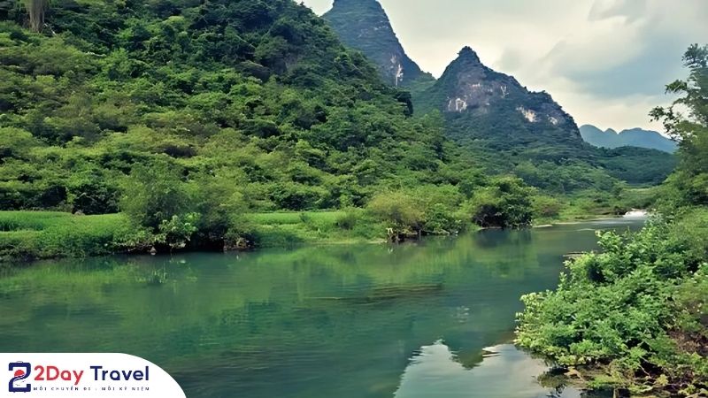 Tuyệt tác xanh ngọc giữa núi rừng Pác Bó