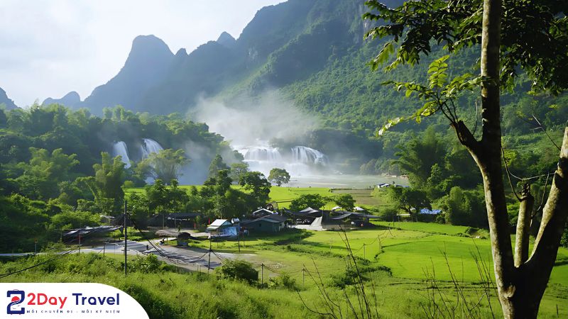 Khám phá bản làng quanh Thác Bản Giốc