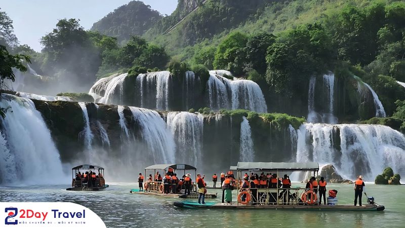 Du thuyền khám phá Thác Bản Giốc