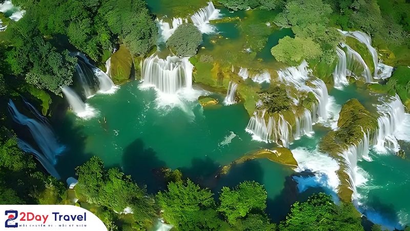 Vẻ đẹp của Thác Bản Giốc từ trên cao