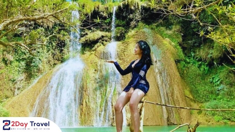 Thác Dải Yếm Mộc Châu: ngỡ ngàng vẻ đẹp kỳ ảo siêu thực