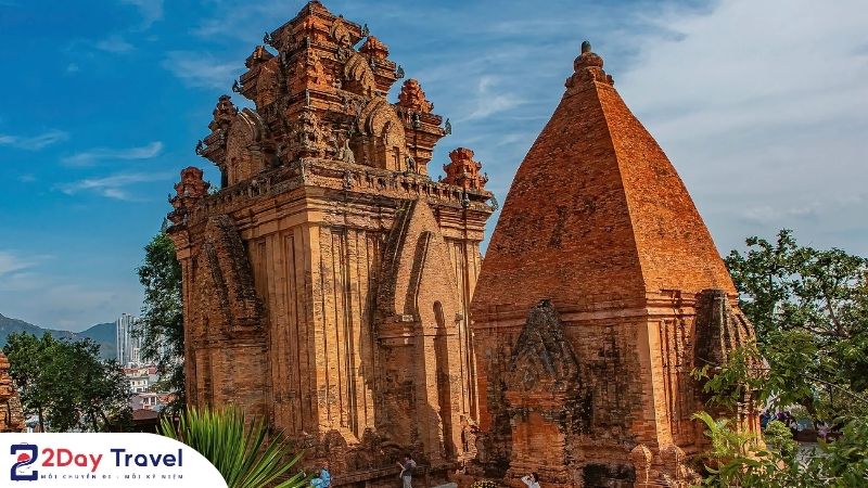 Kiến trúc tổng thể của tháp bà Pô Nagar