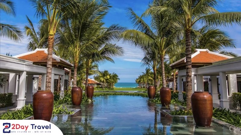 Kiến trúc Indochine – sân vườn & đường mòn nước tại The Anam Cam Ranh